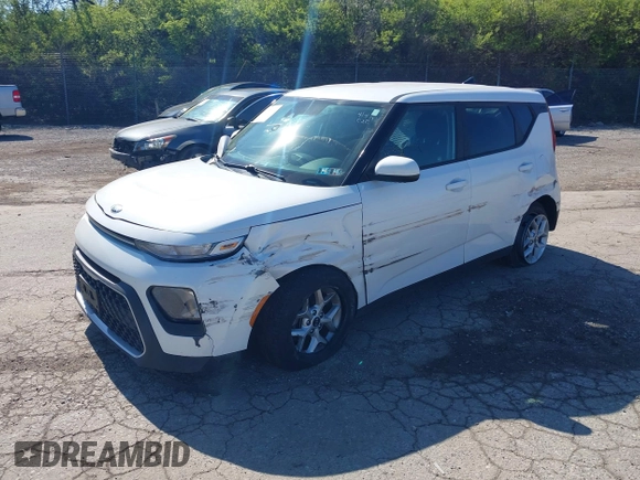 2020 Kia Soul S with VIN KNDJ23AUXL7003727, listed as a IAAI auction lot 41985634 with 69,457 mi miles and . Bid and sale history available at DreamBid. Image 18.