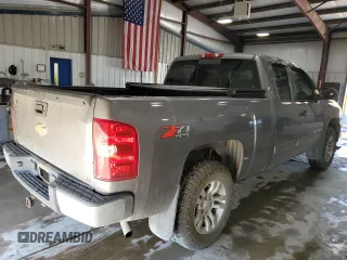 2007 Chevrolet Silverado 1500 1LT with VIN 1GCEK19J87E507890, listed as a Copart auction lot 54205995 with 131,642 mi miles and Salvage Title. Bid and sale history available at DreamBid. Image 3.