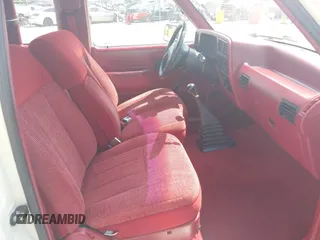 1990 Ford Ranger z VIN 1FTCR14T2LPB21654, wystawiony jako IAAI lot #42270150 z przebiegiem 92 465 mil mil oraz . Historia ofert i sprzedaży dostępna na DreamBid. Obrazek 5.