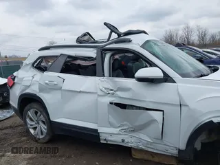 2022 Volkswagen Atlas SE z VIN 1V2KR2CA0NC517561, wystawiony jako IAAI lot #41653225 z przebiegiem 40 782 mil mil oraz . Historia ofert i sprzedaży dostępna na DreamBid. Obrazek 14.