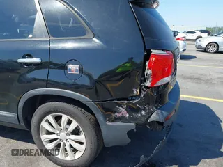2011 Kia Sorento EX with VIN 5XYKUDA27BG053442, listed as a IAAI auction lot 42062265 with 120,996 mi miles. Bid and sale history available at carsss.com. Image 15.