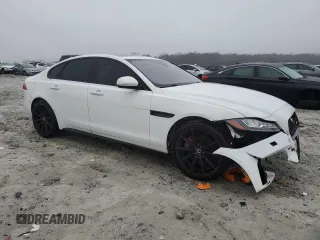 2016 Jaguar XF S with VIN SAJBG4BV6GCY17651, listed as a Copart auction lot 82511083 with 117,677 mi miles. Bid and sale history available at carsss.com. Image 4.