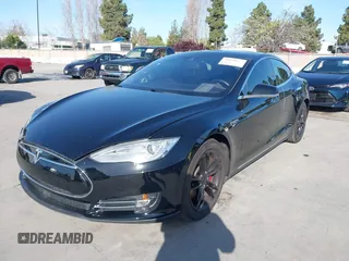 2014 Tesla Model S P85D with VIN 5YJSA1H22EFP65530, listed as a IAAI auction lot 41959941 with 76,532 mi miles and . Bid and sale history available at DreamBid. Image 6.