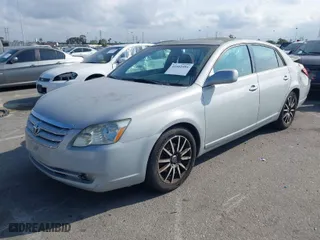2005 Toyota Avalon XL with VIN 4T1BK36B15U035218, listed as a IAAI auction lot 41901091 with 173,503 mi miles. Bid and sale history available at carsss.com. Image 2.