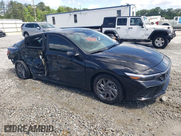 2024 Hyundai Elantra SEL z VIN KMHLM4DG7RU693814, wystawiony jako Copart lot #57909885 z przebiegiem 11 478 mil mil oraz Szkoda całkowita • Salvage title. Historia ofert i sprzedaży dostępna na DreamBid. Obrazek 4.