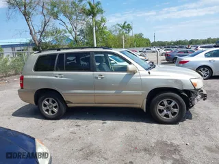 2006 Toyota Highlander with VIN JTEGP21A660103005, listed as a IAAI auction lot 41806730 with 262,838 mi miles. Bid and sale history available at carsss.com. Image 13.