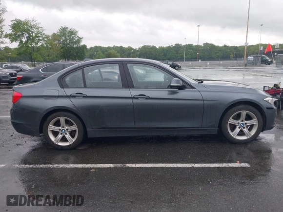 2014 BMW 3 Series 328i xDrive z VIN WBA3B5G51ENS09342, wystawiony jako IAAI lot #42270723 z przebiegiem 169 064 mil mil oraz . Historia ofert i sprzedaży dostępna na DreamBid. Obrazek 13.