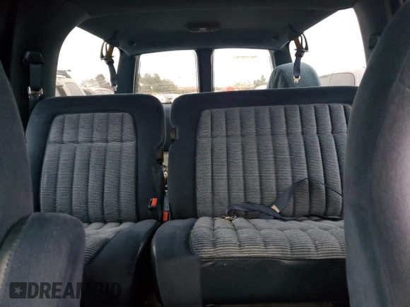 1994 Chevrolet Suburban z VIN 1GNFK16K4RJ348093, wystawiony jako Copart lot #87352784 z przebiegiem 118 442 mil mil oraz Nie do naprawy • Non repairable. Historia ofert i sprzedaży dostępna na DreamBid. Obrazek 10.