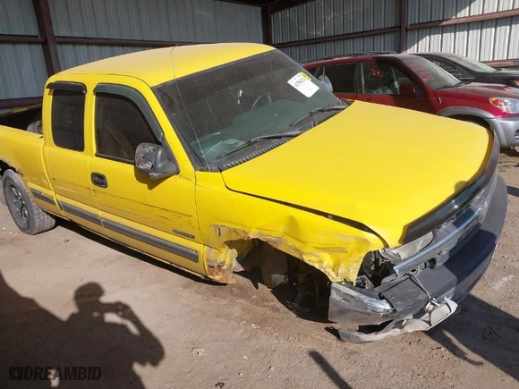 2002 Chevrolet Silverado 1500 LS with VIN 1GCEK19VX2Z244807, listed as a IAAI auction lot 41784212 with 246,067 mi miles. Bid and sale history available at carsss.com. Image 1.