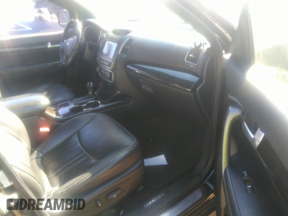 2014 Kia Sorento SX Limited with VIN 5XYKW4A74EG451217, listed as a IAAI auction lot 41358018 with 284,588 mi miles. Bid and sale history available at carsss.com. Image 5.