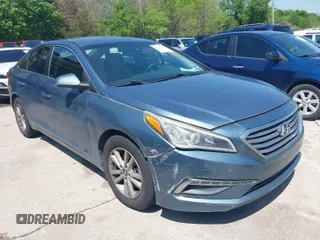 2015 Hyundai Sonata SE z VIN 5NPE24AF2FH243041, wystawiony jako IAAI lot #41978209 z przebiegiem 132 606 mil mil oraz . Historia ofert i sprzedaży dostępna na DreamBid. Obrazek 1.