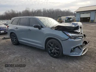 2024 Lexus TX 500h F Sport Premium z VIN 5TDABAB64RS005119, wystawiony jako Copart lot #43784535 z przebiegiem 13 688 mil mil oraz Szkoda całkowita • Salvage title. Historia ofert i sprzedaży dostępna na DreamBid. Obrazek 4.
