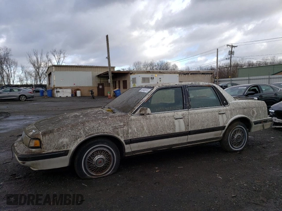1989 Oldsmobile Cutlass z VIN 1G3AM51W0KG347458, wystawiony jako Copart lot #86949074 z przebiegiem 30 169 mil mil oraz Tytuł czysty. Historia ofert i sprzedaży dostępna na DreamBid. Obrazek 1.