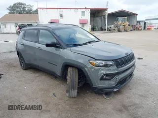2023 Jeep Compass Latitude with VIN 3C4NJDBN8PT548652, listed as a IAAI auction lot 41572378 with 48,192 mi miles and . Bid and sale history available at carsss.com. Image 1.