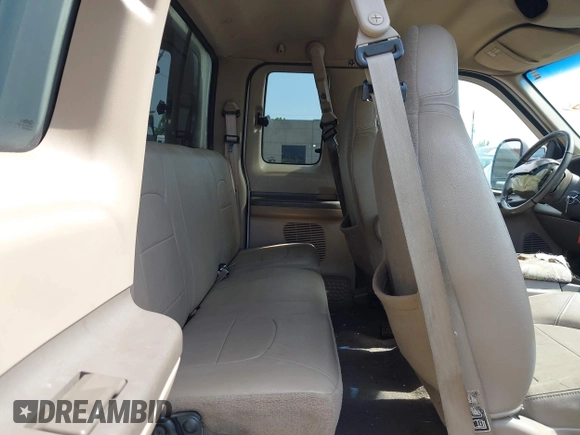 2000 Ford F-250 XL with VIN 1FTNX20F2YEB01699, listed as a IAAI auction lot 42458480 with 407,907 mi miles and . Bid and sale history available at DreamBid. Image 8.