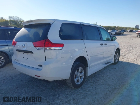 2012 Toyota Sienna with VIN 5TDZK3DC7CS270240, listed as a IAAI auction lot 40539452 with 92,738 mi miles. Bid and sale history available at carsss.com. Image 4.
