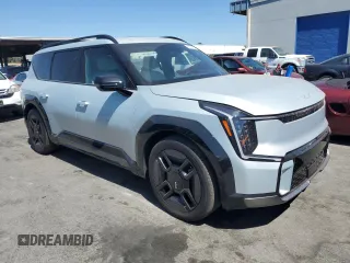 2024 Kia EV9 GT-Line with VIN KNDAEFS50R6021099, listed as a Copart auction lot 69714034 with 10,789 mi miles and Salvage Title. Bid and sale history available at carsss.com. Image 4.