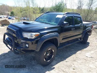 2017 Toyota Tacoma SR5 z VIN 3TMCZ5AN1HM062459, wystawiony jako IAAI lot #42138261 z przebiegiem 75 474 mil mil oraz . Historia ofert i sprzedaży dostępna na DreamBid. Obrazek 19.
