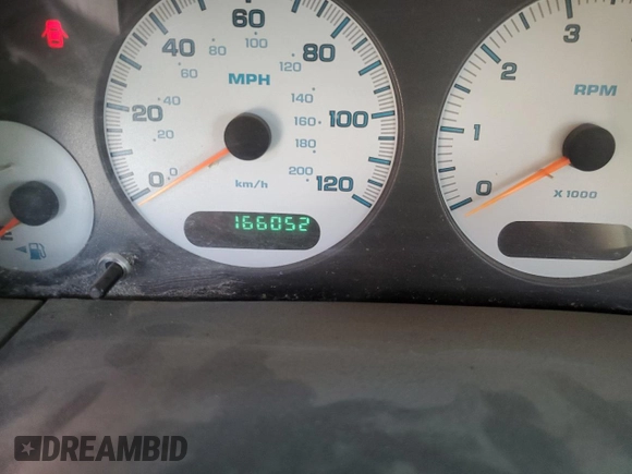 2002 Dodge Caravan with VIN 1B4GP25R42B592214, listed as a Copart auction lot 43773885 with 166,052 mi miles and Salvage title. Bid and sale history available at DreamBid. Image 9.