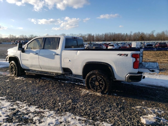 2020 Chevrolet Silverado 3500HD LTZ with VIN 1GC4YUEYXLF162638, listed as a Copart auction lot 43753235 with 123,879 mi miles and Salvage Title. Bid and sale history available at carsss.com. Image 2.