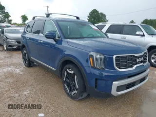 2025 Kia Telluride S z VIN 5XYP64GC0SG572820, wystawiony jako IAAI lot #42453585 z przebiegiem 11 220 mil mil oraz . Historia ofert i sprzedaży dostępna na DreamBid. Obrazek 1.