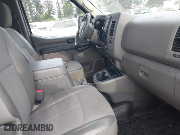 2021 Nissan NV Cargo SV z VIN 1N6BF0LY8MN803945, wystawiony jako IAAI lot #41459255 z przebiegiem 70 324 mil mil oraz . Historia ofert i sprzedaży dostępna na DreamBid. Obrazek 5.