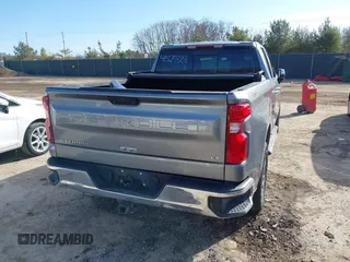 2020 Chevrolet Silverado 1500 LT with VIN 1GCRYDED1LZ274357, listed as a IAAI auction lot 41525824 with 58,572 mi miles. Bid and sale history available at carsss.com. Image 3.