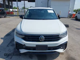2022 Volkswagen Tiguan SE R-Line Black with VIN 3VV8B7AX0NM007523, listed as a IAAI auction lot 42457688 with 39,084 mi miles and . Bid and sale history available at DreamBid. Image 12.