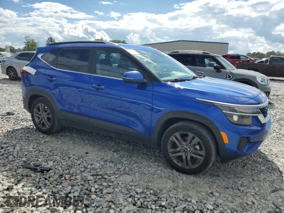 2023 Kia Seltos S z VIN KNDEU2AA7P7410521, wystawiony jako Copart lot #56796665 z przebiegiem 33 412 mil mil oraz Szkoda całkowita • Salvage title. Historia ofert i sprzedaży dostępna na DreamBid. Obrazek 4.