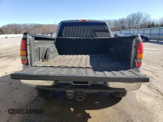2006 GMC Sierra 2500HD SLT z VIN 1GTHK29D76E162153, wystawiony jako Copart lot #46656545 z przebiegiem 427 196 mil mil oraz Szkoda całkowita • Salvage title. Historia ofert i sprzedaży dostępna na DreamBid. Obrazek 6.