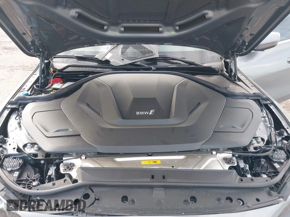 2024 BMW i4 eDrive35 z VIN WBY43AW00RFT13208, wystawiony jako IAAI lot #41191478 z przebiegiem 9 638 mil mil oraz . Historia ofert i sprzedaży dostępna na DreamBid. Obrazek 10.