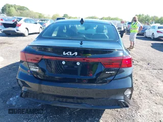 2024 Kia Forte GT-Line z VIN 3KPF54AD9RE794408, wystawiony jako IAAI lot #41987901 z przebiegiem 13 157 mil mil oraz . Historia ofert i sprzedaży dostępna na DreamBid. Obrazek 16.