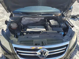 2010 Volkswagen Tiguan Wolfsburg Edition z VIN WVGAV7AX2AW527803, wystawiony jako Copart lot #55920475 z przebiegiem 107 682 mil mil oraz Szkoda całkowita • Salvage title. Historia ofert i sprzedaży dostępna na DreamBid. Obrazek 12.