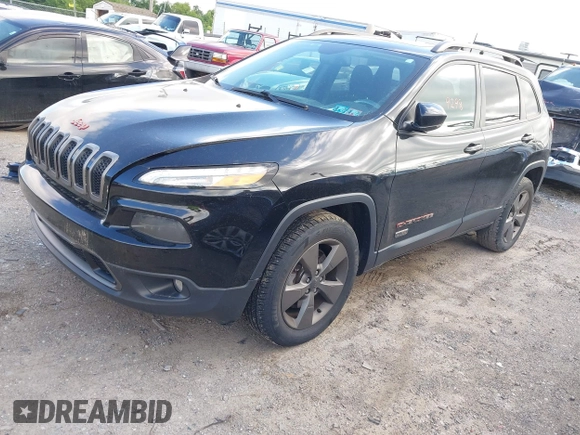 2017 Jeep Cherokee Latitude z VIN 1C4PJMCS4HW512630, wystawiony jako IAAI lot #42279298 z przebiegiem 77 329 mil mil oraz . Historia ofert i sprzedaży dostępna na DreamBid. Obrazek 17.