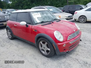 2005 MINI Hardtop z VIN WMWRC33505TK62708, wystawiony jako IAAI lot #42343742 z przebiegiem 182 883 mil mil oraz . Historia ofert i sprzedaży dostępna na DreamBid. Obrazek 1.