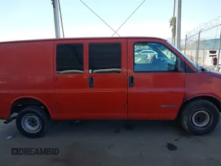 1998 GMC Savana z VIN 1GTFG25MXW1074400, wystawiony jako IAAI lot #42271307 z przebiegiem 283 291 mil mil oraz . Historia ofert i sprzedaży dostępna na DreamBid. Obrazek 13.