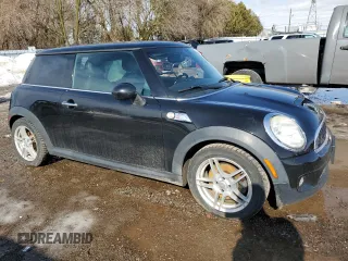 2009 MINI Hardtop S z VIN WMWMF73559TW85198, wystawiony jako Copart lot #47538725 z przebiegiem 136 006 mil mil oraz Szkoda całkowita • Salvage title. Historia ofert i sprzedaży dostępna na DreamBid. Obrazek 4.