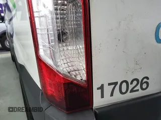 2017 Ford Transit z VIN 1FTYE1YMXHKA82272, wystawiony jako IAAI lot #42541429 z przebiegiem 256 393 mil mil oraz . Historia ofert i sprzedaży dostępna na DreamBid. Obrazek 1.
