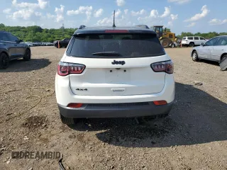 2019 Jeep Compass Latitude z VIN 3C4NJDBB2KT696732, wystawiony jako Copart lot #60519335 z przebiegiem 85 436 mil mil oraz Szkoda całkowita • Salvage title. Historia ofert i sprzedaży dostępna na DreamBid. Obrazek 6.