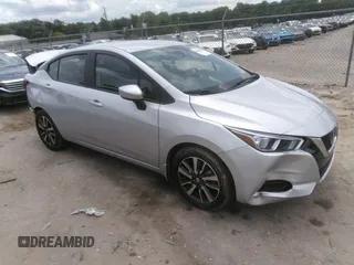2022 Nissan Versa SV z VIN 3N1CN8EV2NL821003, wystawiony jako IAAI lot #42468533 z przebiegiem 32 460 mil mil oraz . Historia ofert i sprzedaży dostępna na DreamBid. Obrazek 1.