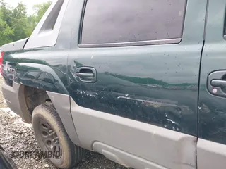 2002 Chevrolet Avalanche with VIN 3GNEK13T82G151962, listed as a IAAI auction lot 42070087 with 282,936 mi miles and . Bid and sale history available at DreamBid. Image 6.
