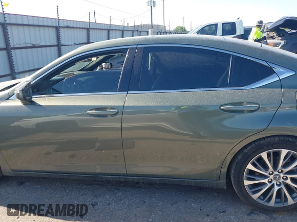 2019 Lexus ES 350 with VIN 58ABZ1B18KU016098, listed as a IAAI auction lot 41957596 with 49,995 mi miles and . Bid and sale history available at DreamBid. Image 14.