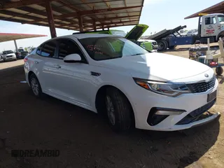 2019 Kia Optima LX z VIN 5XXGT4L37KG275045, wystawiony jako IAAI lot #42151113 z przebiegiem 79 407 mil mil oraz . Historia ofert i sprzedaży dostępna na DreamBid. Obrazek 1.