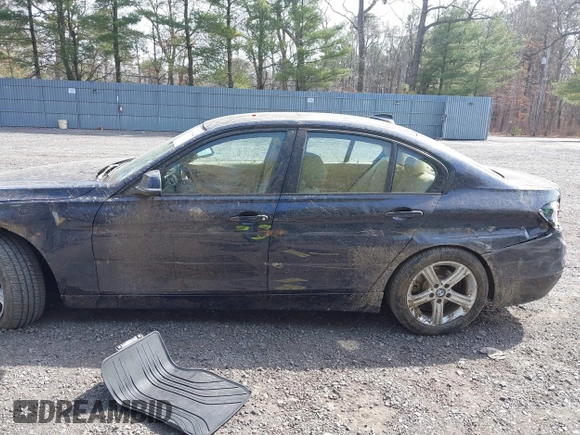 2013 BMW 3 Series 328i xDrive with VIN WBA3B5G59DNS01455, listed as a IAAI auction lot 41788947 with 127,677 mi miles. Bid and sale history available at carsss.com. Image 14.
