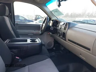 2008 Chevrolet Silverado 1500 Work Truck with VIN 1GCEK14C38Z200386, listed as a IAAI auction lot 41806992 with 337,187 mi miles. Bid and sale history available at carsss.com. Image 5.