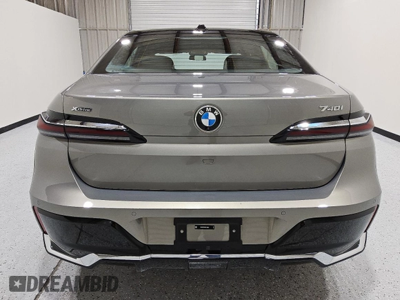 2024 BMW 7 Series 740i xDrive with VIN WBA33EH08RCS18086, listed as a Copart auction lot 54630035 with 18,352 mi miles and Clean Title. Bid and sale history available at carsss.com. Image 6.