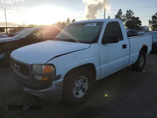 2000 GMC New Sierra 1500 SL with VIN 1GTEC14W6YZ160540, listed as a Copart auction lot 80275974 with 171,691 mi miles and Salvage Title. Bid and sale history available at carsss.com. Image 1.