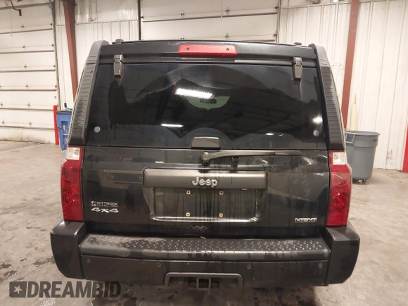 2010 Jeep Commander Sport z VIN 1J4RG4GT4AC115611, wystawiony jako IAAI lot #42286985 z przebiegiem 149 365 mil mil oraz . Historia ofert i sprzedaży dostępna na DreamBid. Obrazek 16.