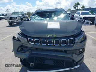 2024 Jeep Compass Limited z VIN 3C4NJDCN4RT595341, wystawiony jako IAAI lot #42577790 z przebiegiem 42 995 mil mil oraz . Historia ofert i sprzedaży dostępna na DreamBid. Obrazek 6.