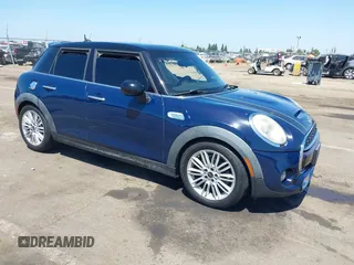 2016 MINI Hardtop 4 Door S z VIN WMWXU3C50G2D30408, wystawiony jako IAAI lot #42228834 z przebiegiem 111 862 mil mil oraz . Historia ofert i sprzedaży dostępna na DreamBid. Obrazek 1.
